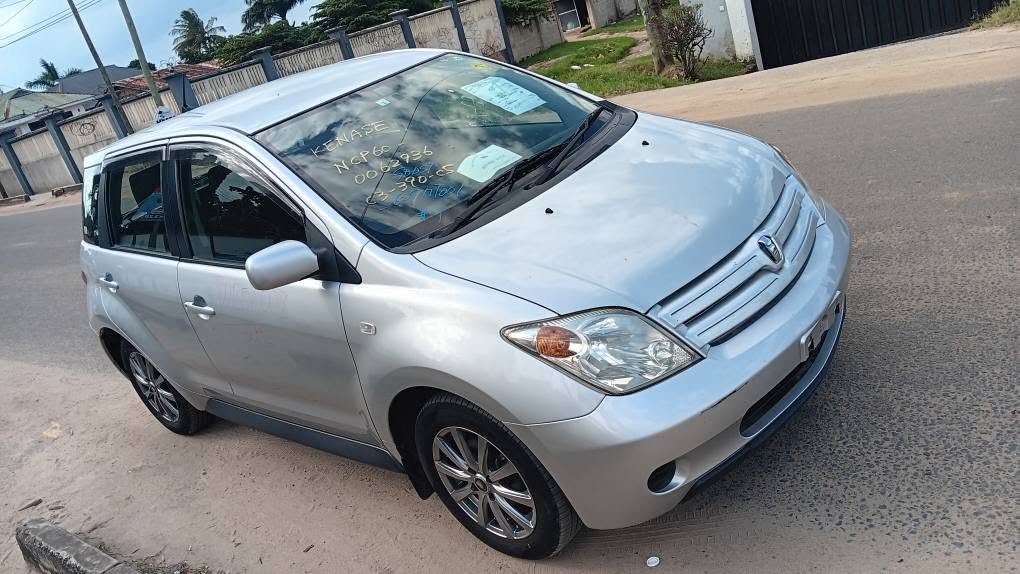 Magari Sokoni Toyota IST ya Bei Poa 2003