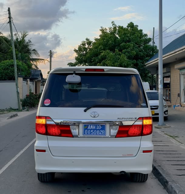 Toyota Alphard 2004 Inauzwa Dar es Salaam Tanzania