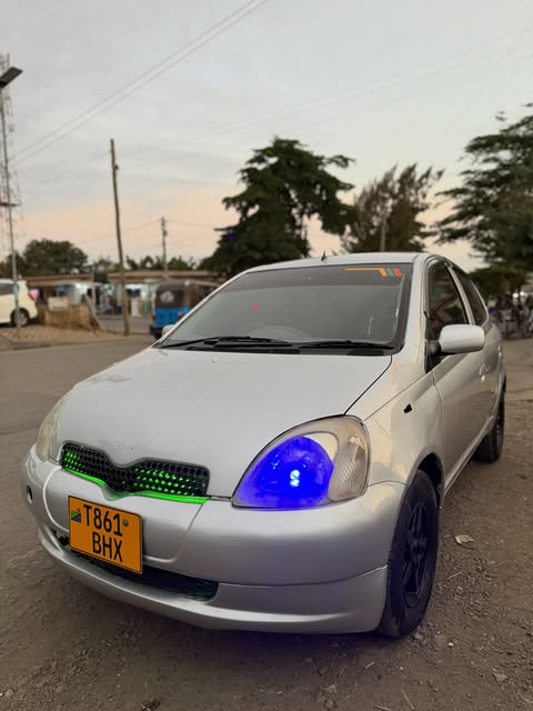 Magari Vitz 2003 lipo Arusha