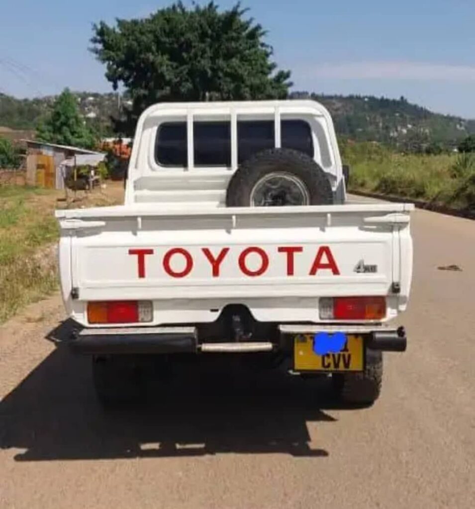 Magari Land Cruiser 70 Series 2015 lipo Mwanza