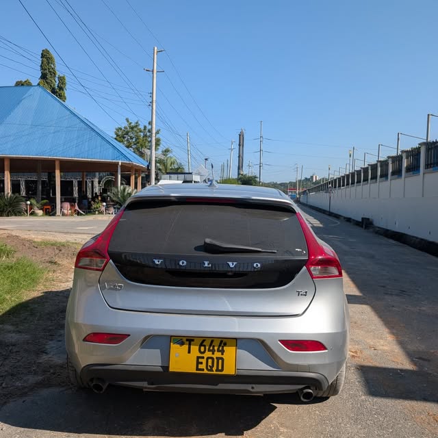 Used Volvo V40 2015 for Sale in Arusha