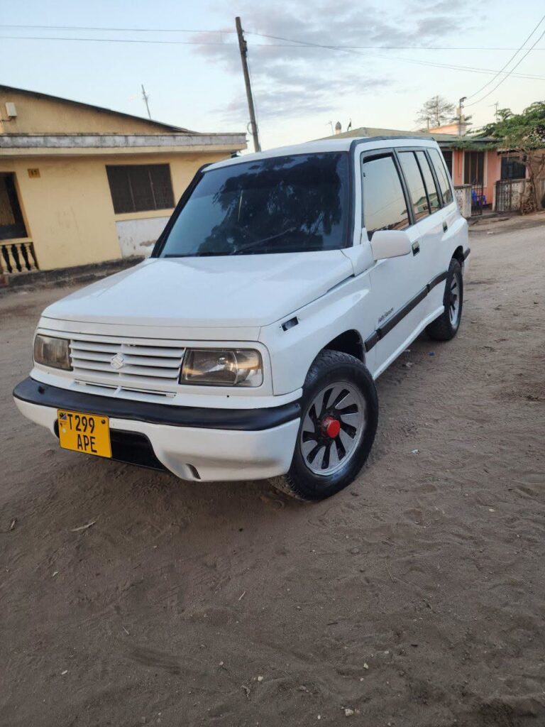 Magari Escudo 1995 lipo Dar es Salaam