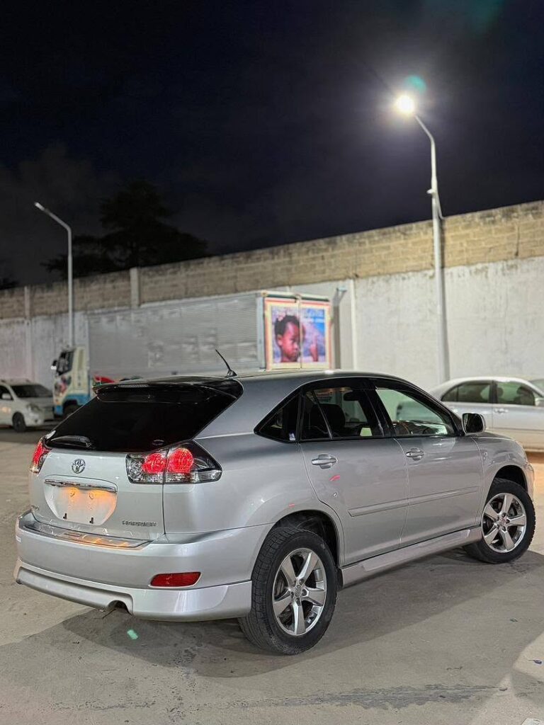 Magari Harrier 2006 lipo Dar es Salaam