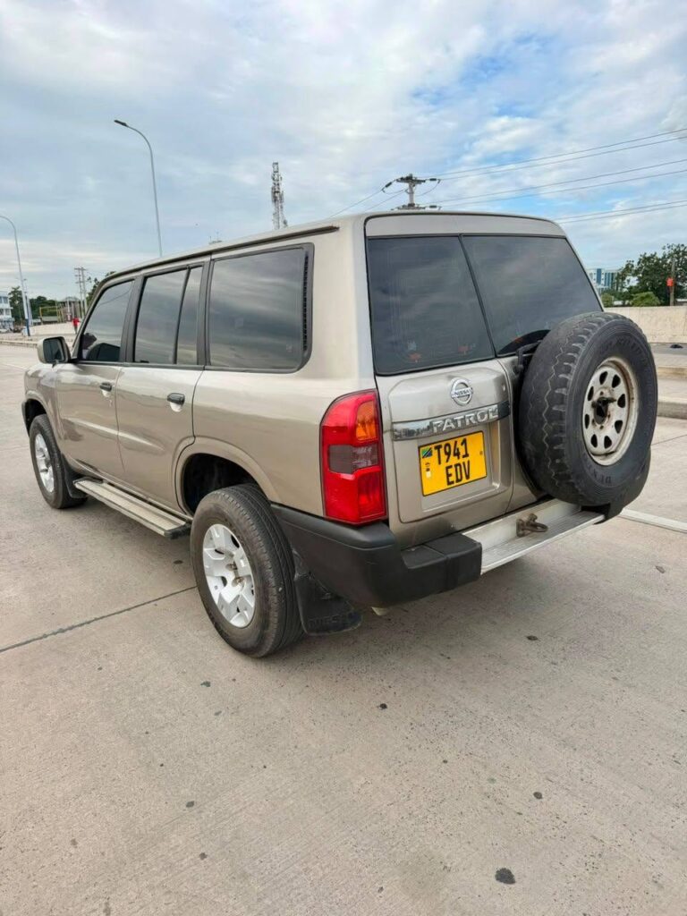 Nissan Patrol bei poa sokoni Dar es Salaam Tanzania