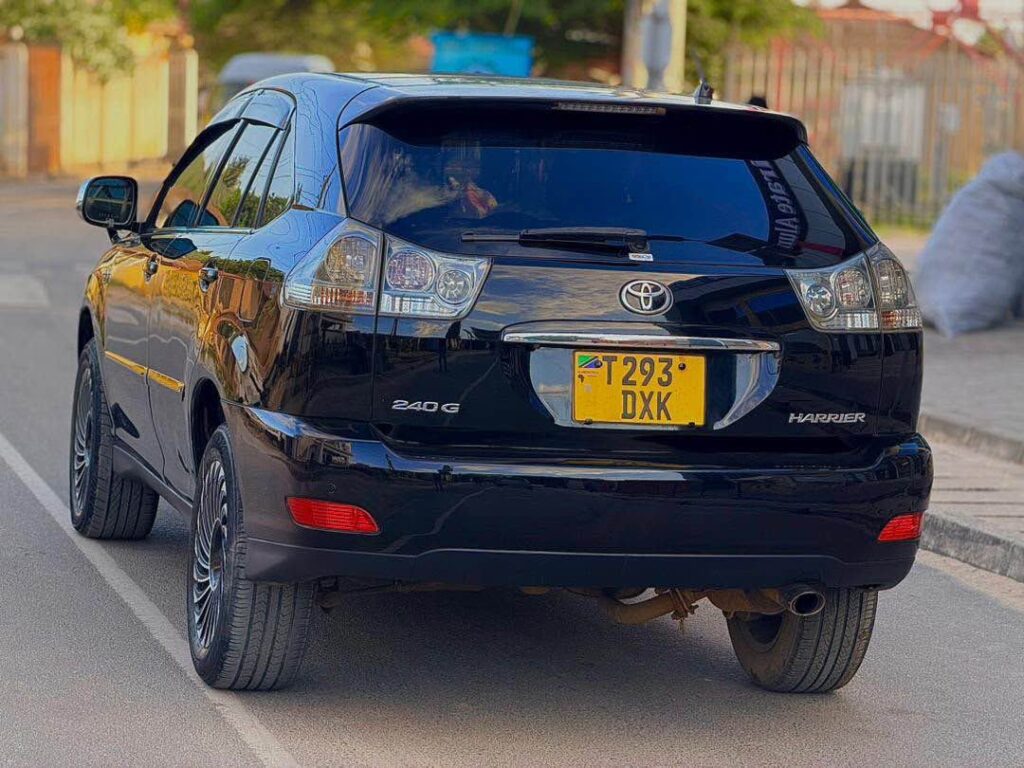 Magari Harrier 2007 lipo Dar es Salaam