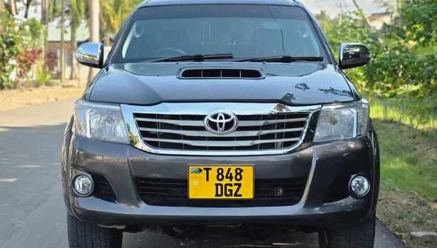 Magari Sokoni Toyota Hilux ya Bei Poa 2015