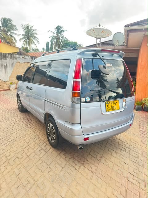 Toyota Noah 2000 for Sale in Dar es Salaam