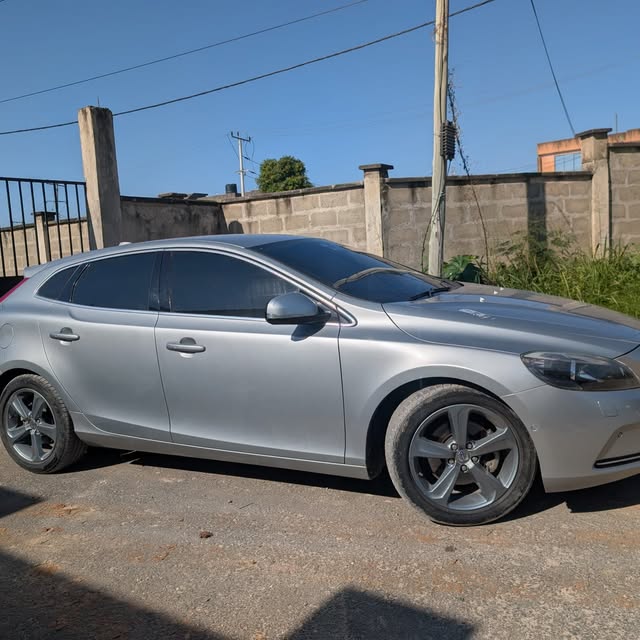 Volvo V40 2015 for Sale in Arusha