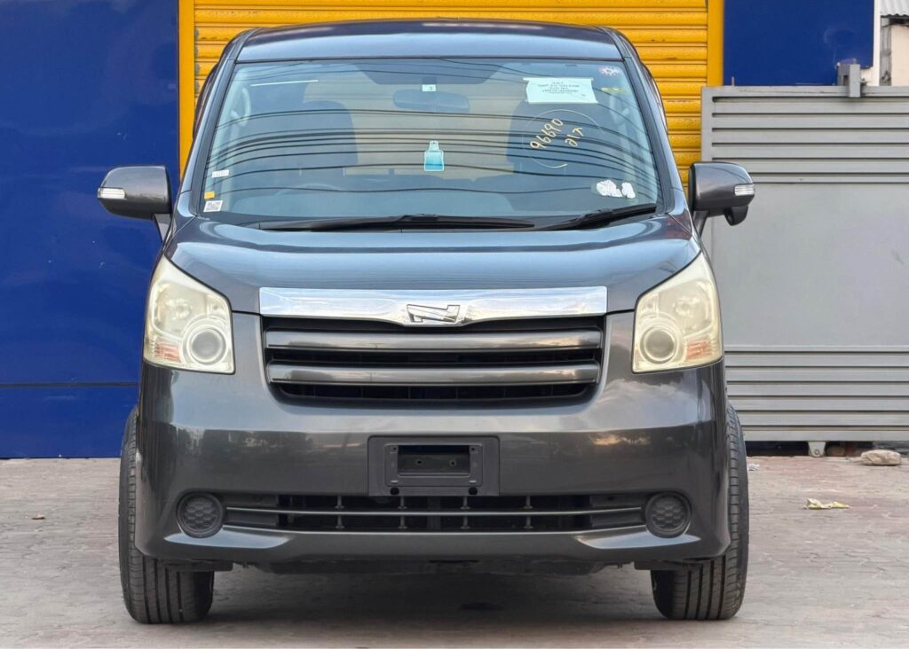 Magari Sokoni Toyota Noah ya Bei Poa 2008