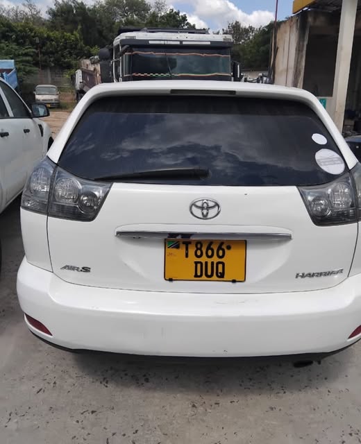 Magari Sokoni Toyota Harrier ya Bei Poa 2005