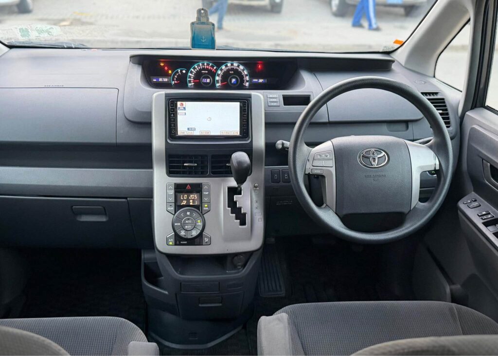 Magari Used Toyota Noah 2008 Dar es Salaam Tanzania