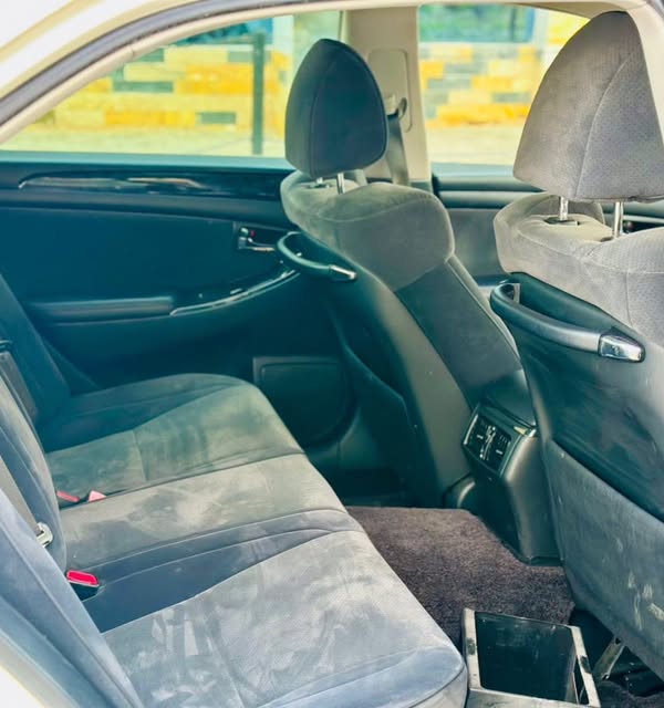 Price Toyota Crown 2005 for Sale in Dar es Salaam