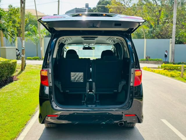 Toyota Alphard 2009 Inauzwa Dar es Salaam Tanzania