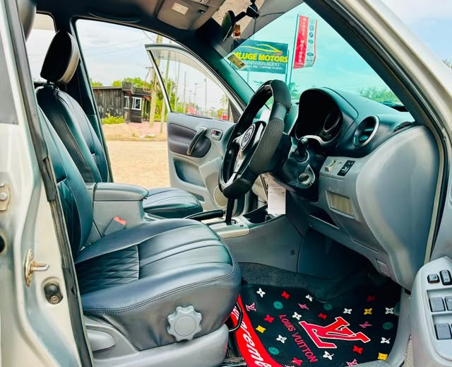 Magari Rav4 2002 lipo Mwanza