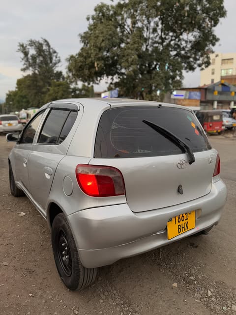 Magari Sokoni Toyota Vitz ya Bei Poa 2003