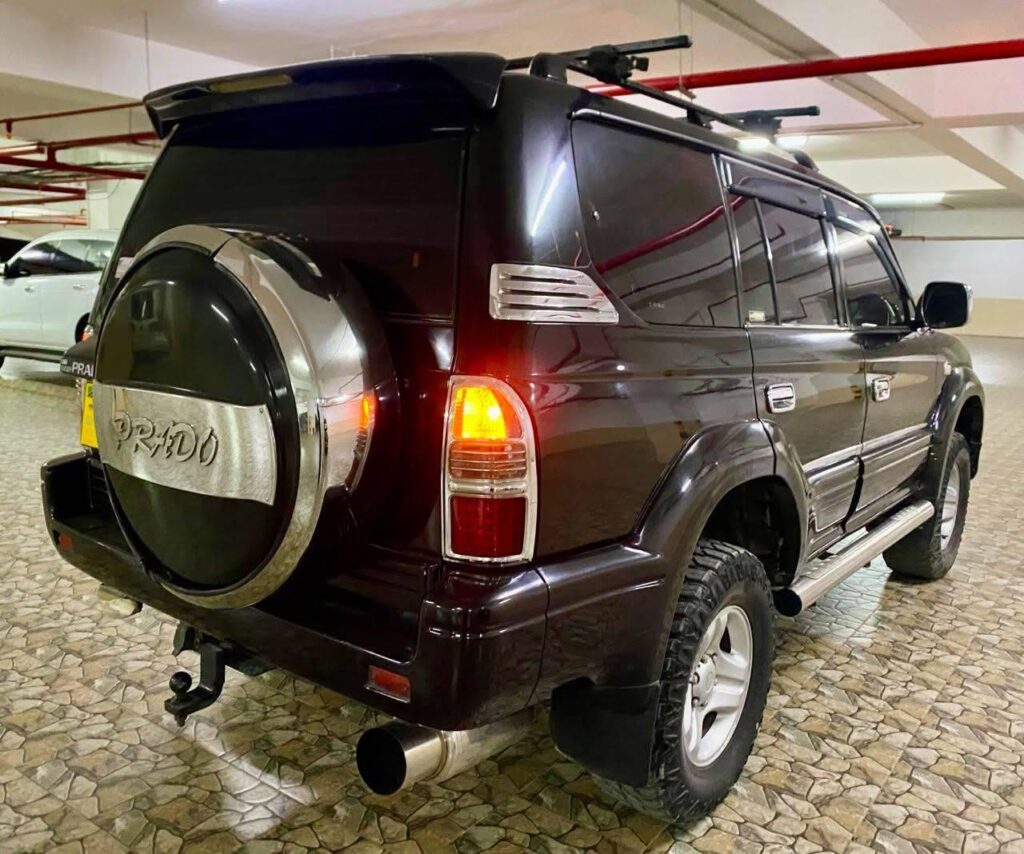 Toyota Land Cruiser Prado bei poa sokoni Dar es Salaam Tanzania