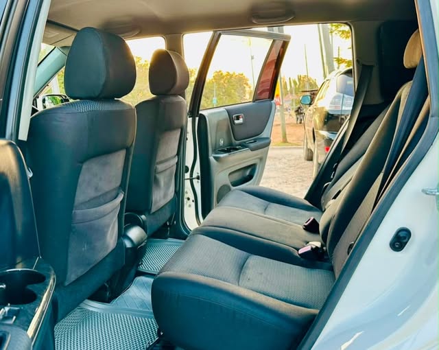 Bei ya Toyota Kluger 2006 Sokoni Mwanza Tanzania