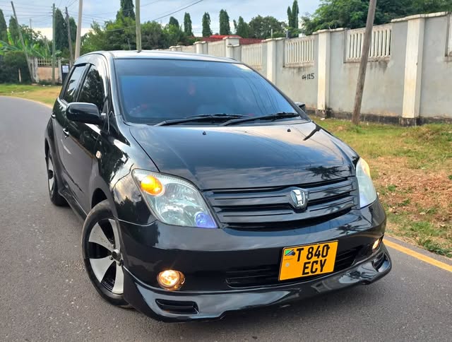 Magari Used Toyota IST 2005 Dar es Salaam Tanzania