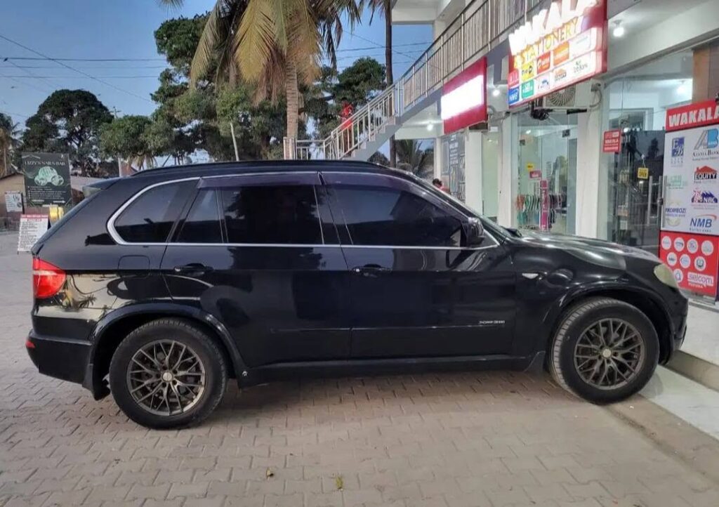 BMW X5 bei poa sokoni Dar es Salaam Tanzania