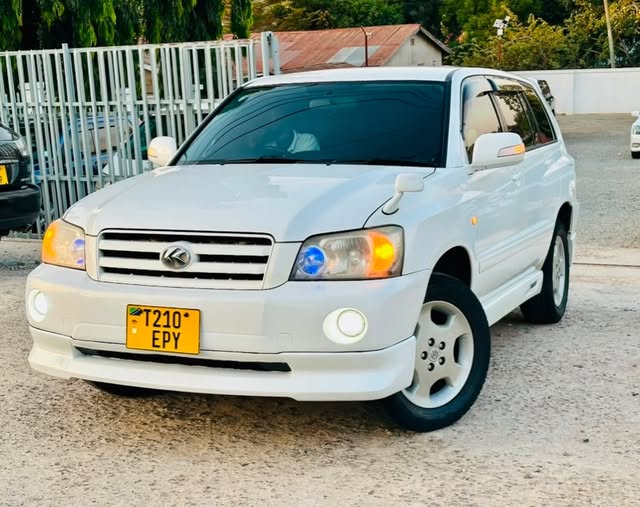 Magari Kluger 2006 lipo Mwanza