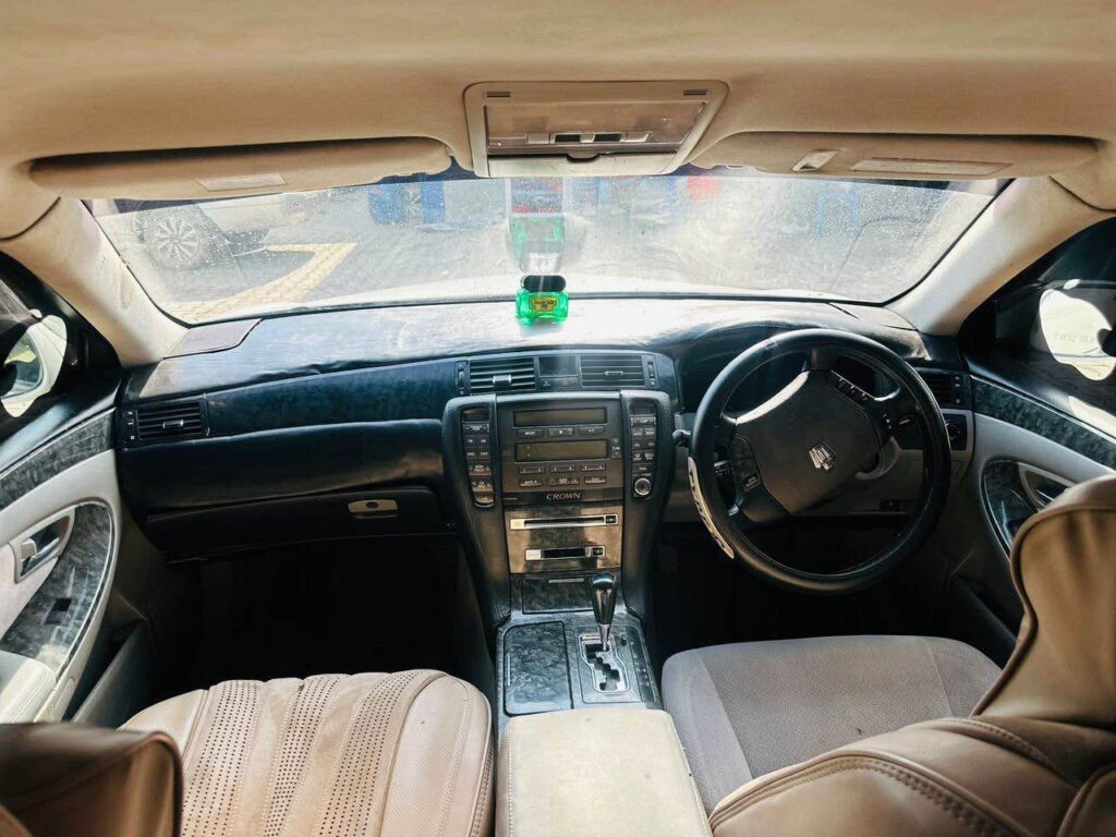 Toyota Crown bei poa sokoni Iringa Tanzania