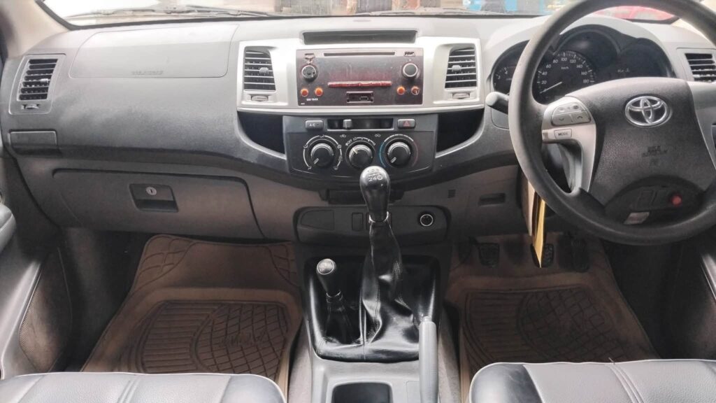 Magari Sokoni Toyota Hilux ya Bei Poa 2010