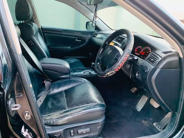 Magari Sokoni Toyota Crown ya Bei Poa 2007