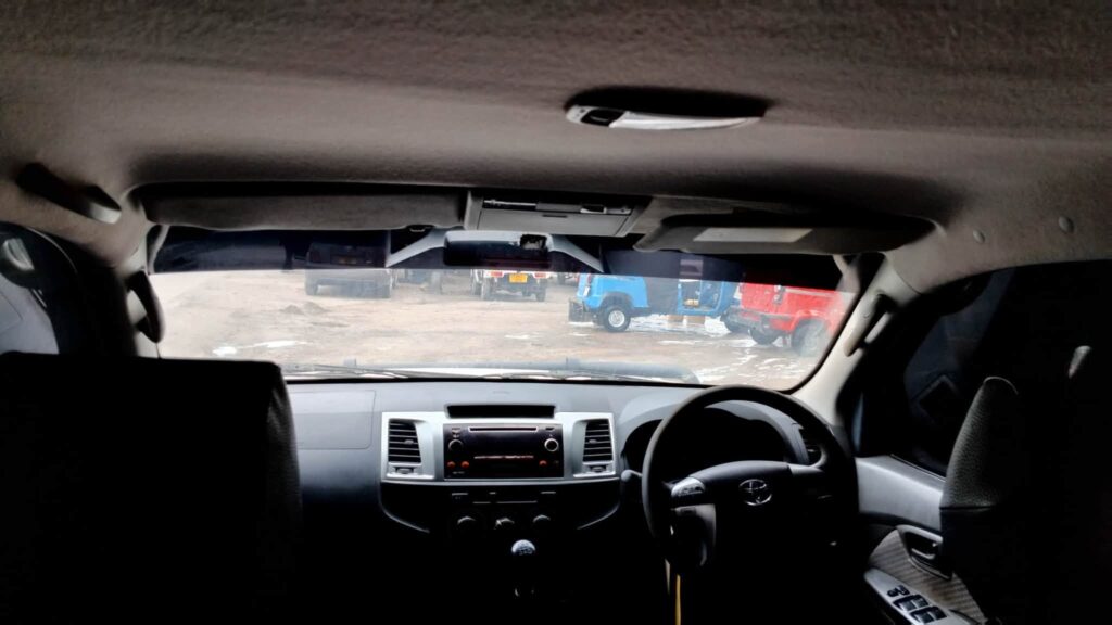 Magari Hilux 2010 lipo Dar es Salaam