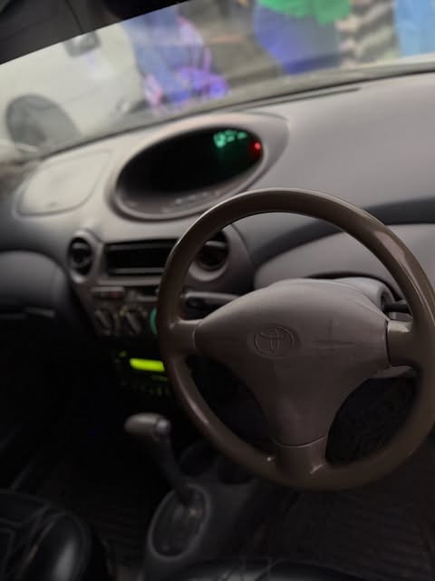 Magari Vitz 2003 lipo Arusha