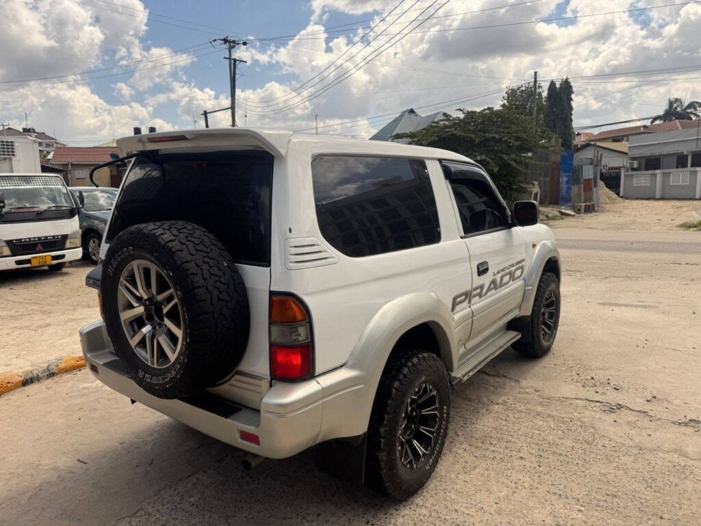Magari Sokoni Toyota Land Cruiser Prado ya Bei Poa 2002