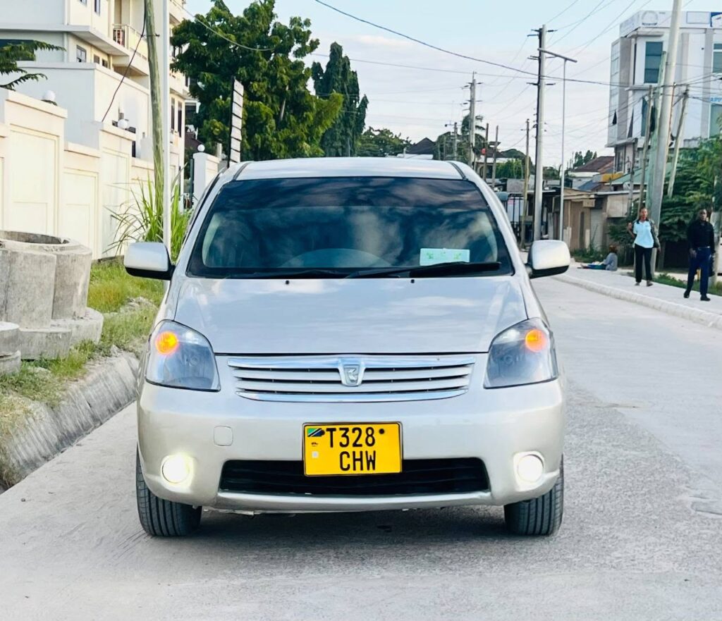Magari Sokoni Toyota Raum ya Bei Poa 2005
