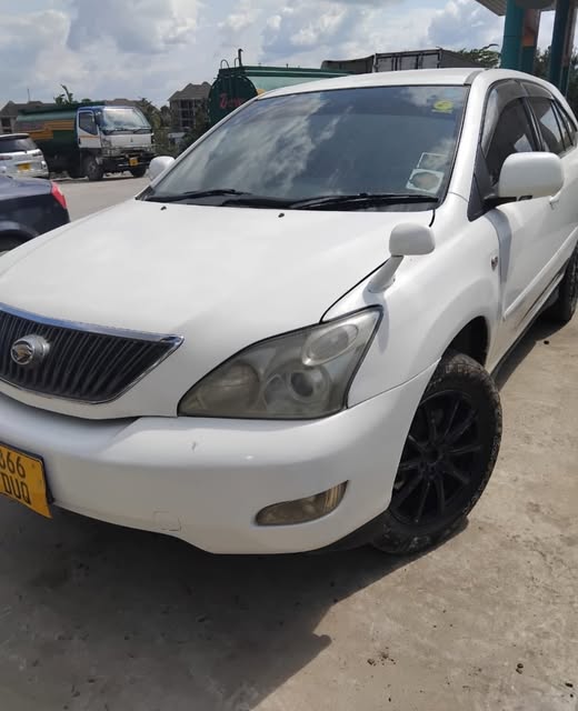 Magari Harrier 2005 lipo Dar es Salaam