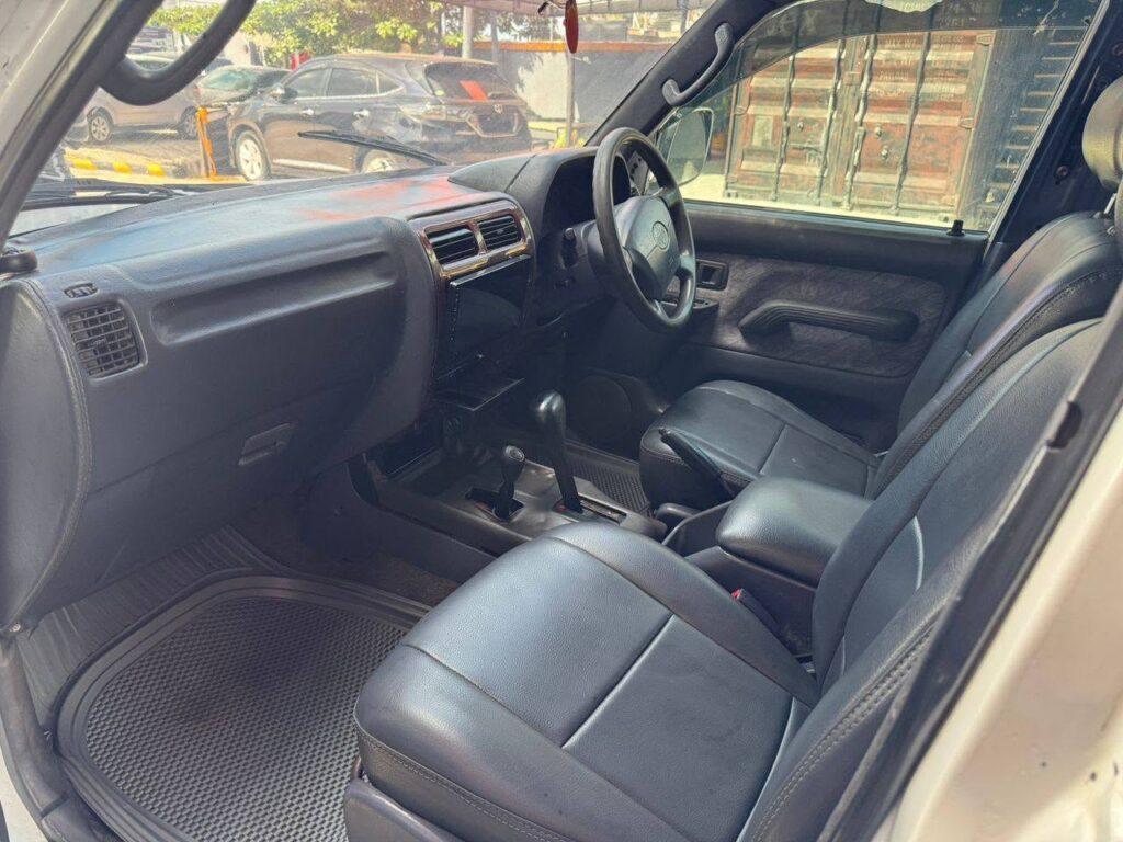 Magari Land Cruiser Prado 2002 lipo Dar es Salaam