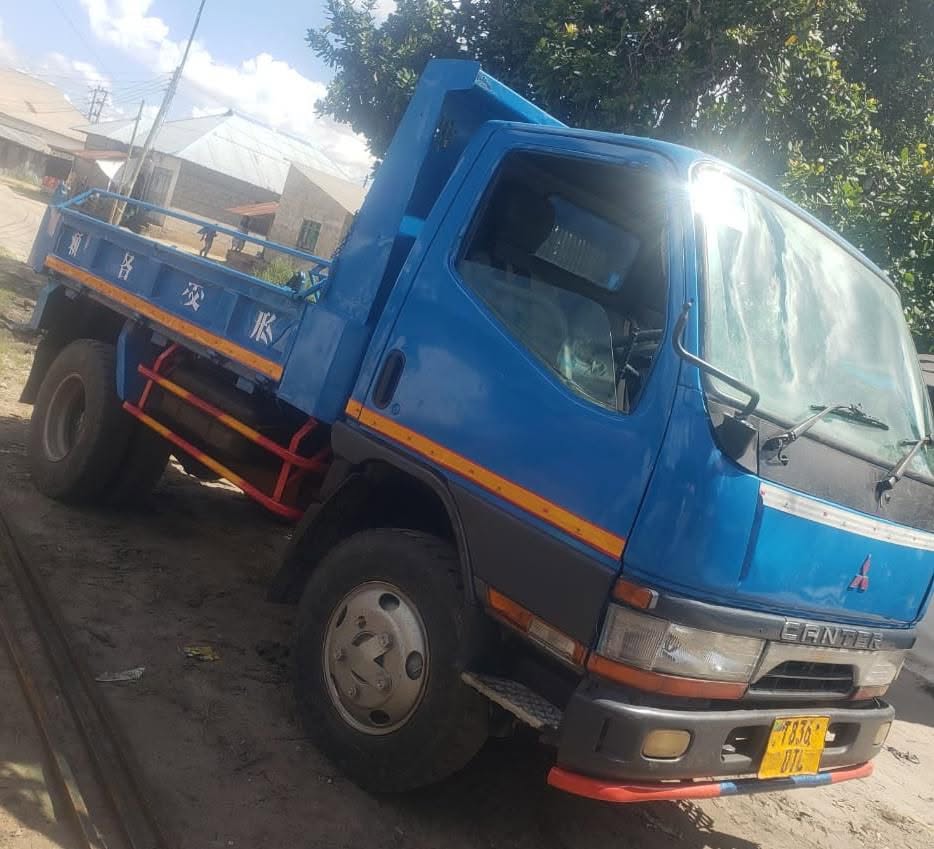 Magari Canter 2000 lipo Dar es Salaam