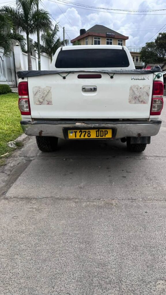 Magari Hilux 2010 lipo Dar es Salaam