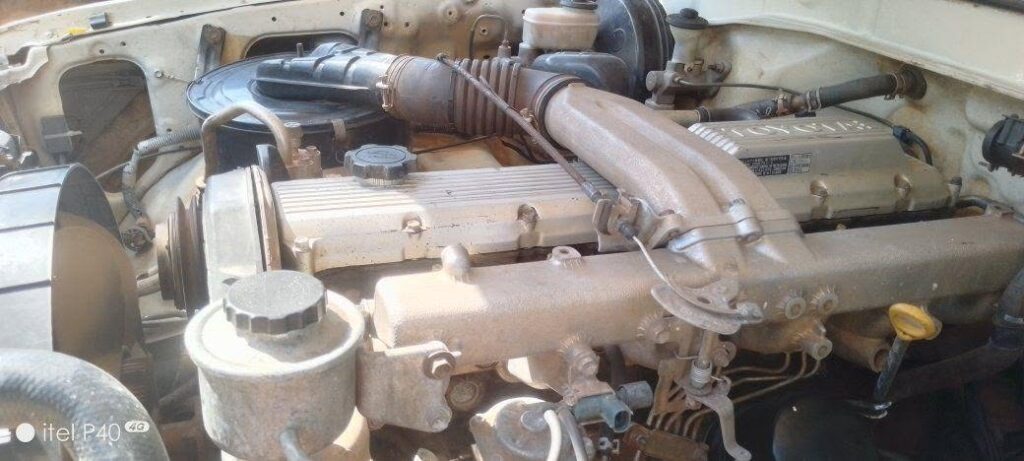 Magari Used Toyota Land Cruiser 70 Series 2000 Dar es Salaam Tanzania