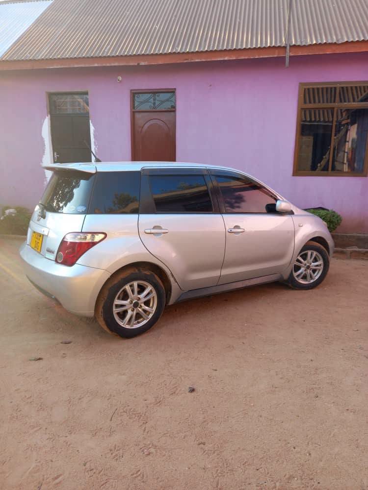 Magari Used Toyota IST 2005 Dar es Salaam Tanzania