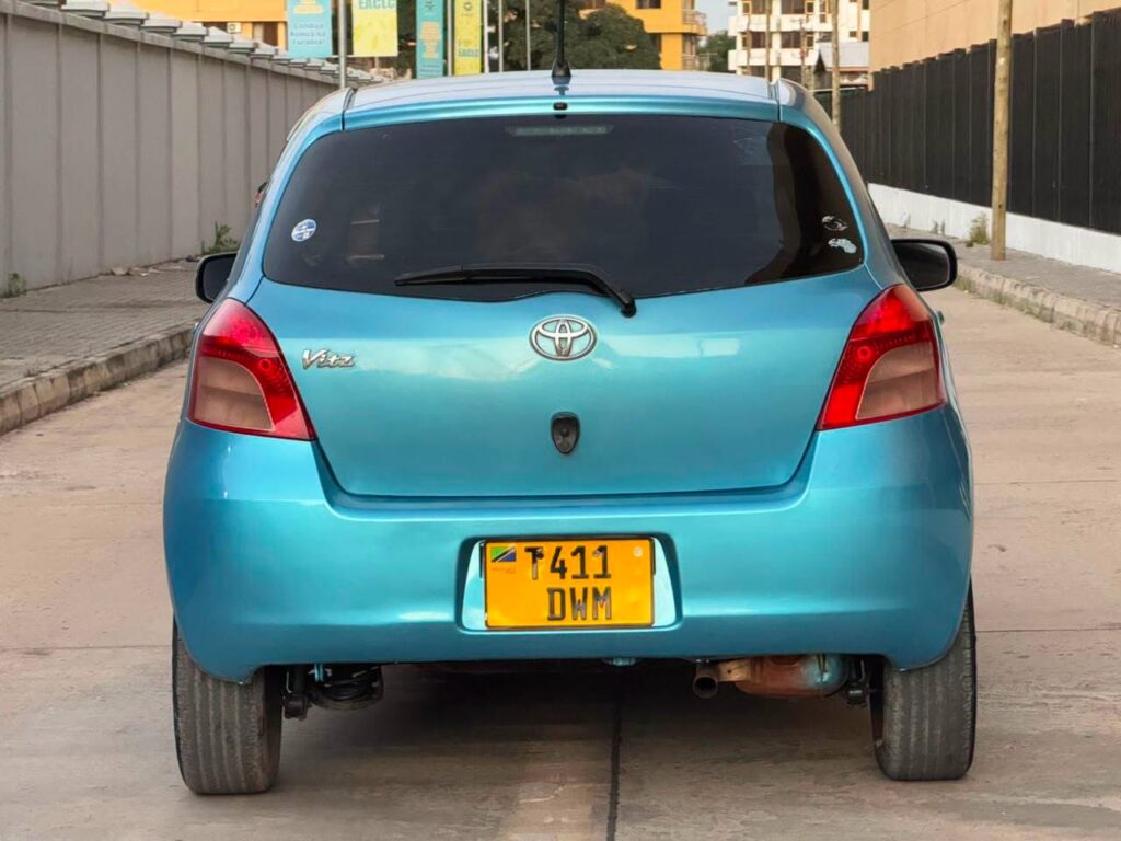 Toyota Vitz bei poa sokoni Dar es Salaam Tanzania