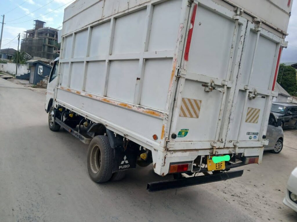 Price Mitsubishi Canter 2015 for Sale in Dar es Salaam