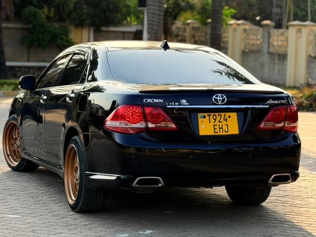 Toyota Crown 2009 Inauzwa Mwanza Tanzania