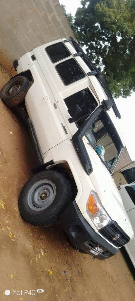 Magari Land Cruiser 70 Series 2000 lipo Dar es Salaam