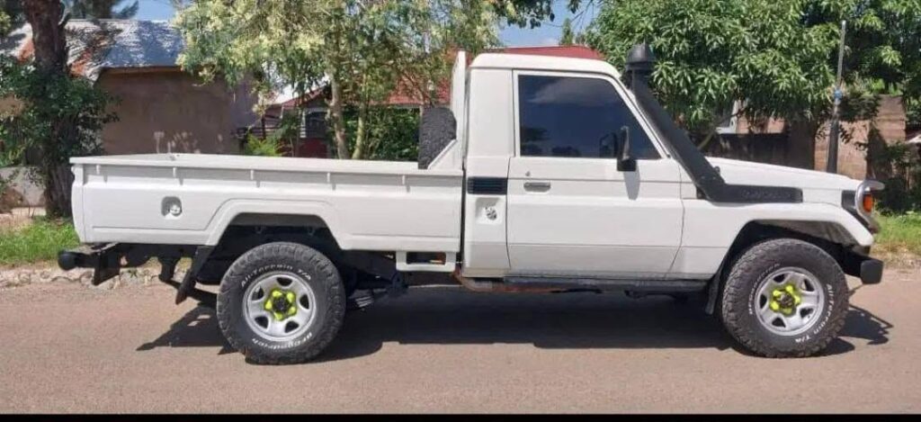 Magari Used Toyota Land Cruiser 70 Series 2015 Mwanza Tanzania