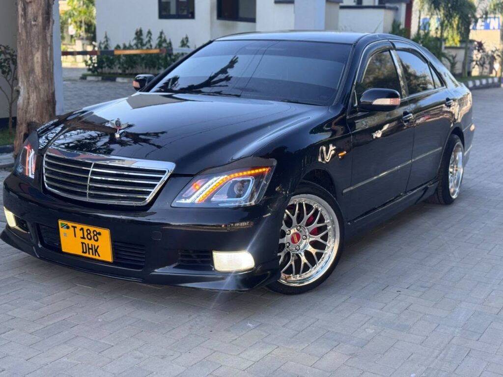Toyota Crown bei poa sokoni Dar es Salaam Tanzania