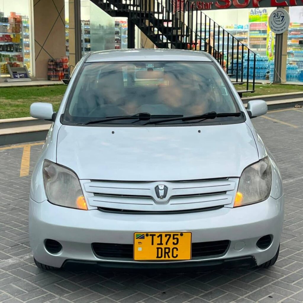 Magari Sokoni Toyota IST ya Bei Poa 2005