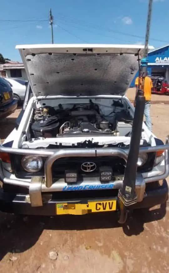 Magari Sokoni Toyota Land Cruiser 70 Series ya Bei Poa 2015