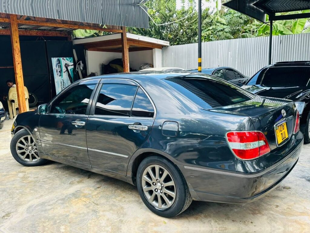 Toyota Brevis bei poa sokoni Dar es Salaam Tanzania