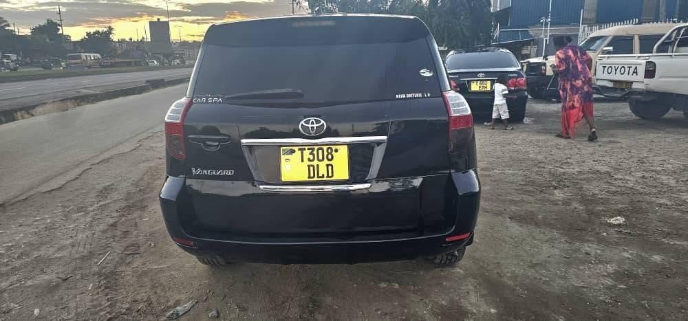 Toyota Vanguard bei poa sokoni Dar es Salaam Tanzania