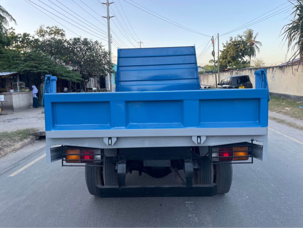 Magari Used Mitsubishi Canter 1987 Dar es Salaam Tanzania