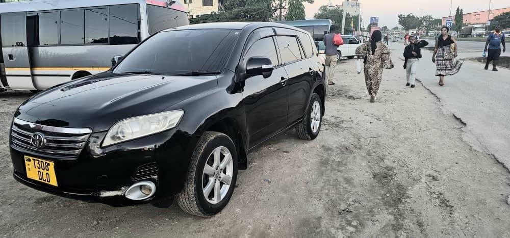 Magari Sokoni Toyota Vanguard ya Bei Poa 2010