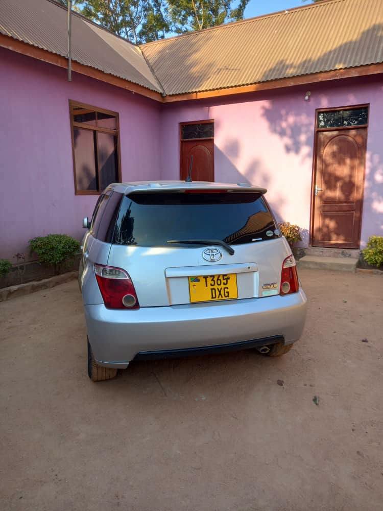 Toyota IST bei poa sokoni Dar es Salaam Tanzania